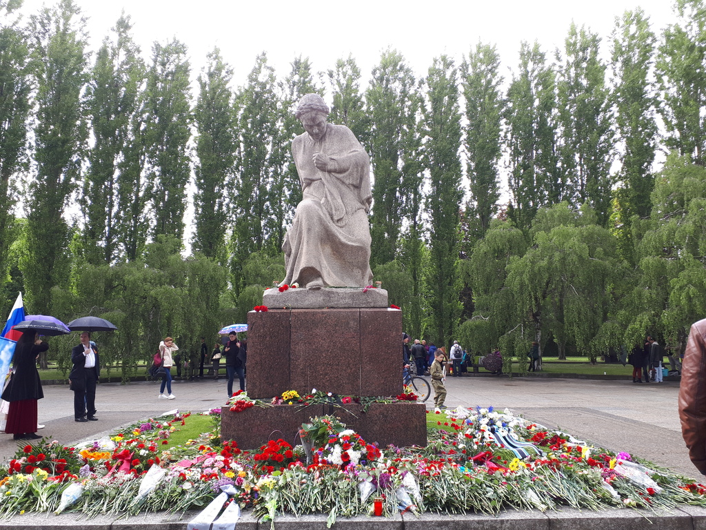 La scultura "Madre Russia" all'interno del Memoriale Sovietico