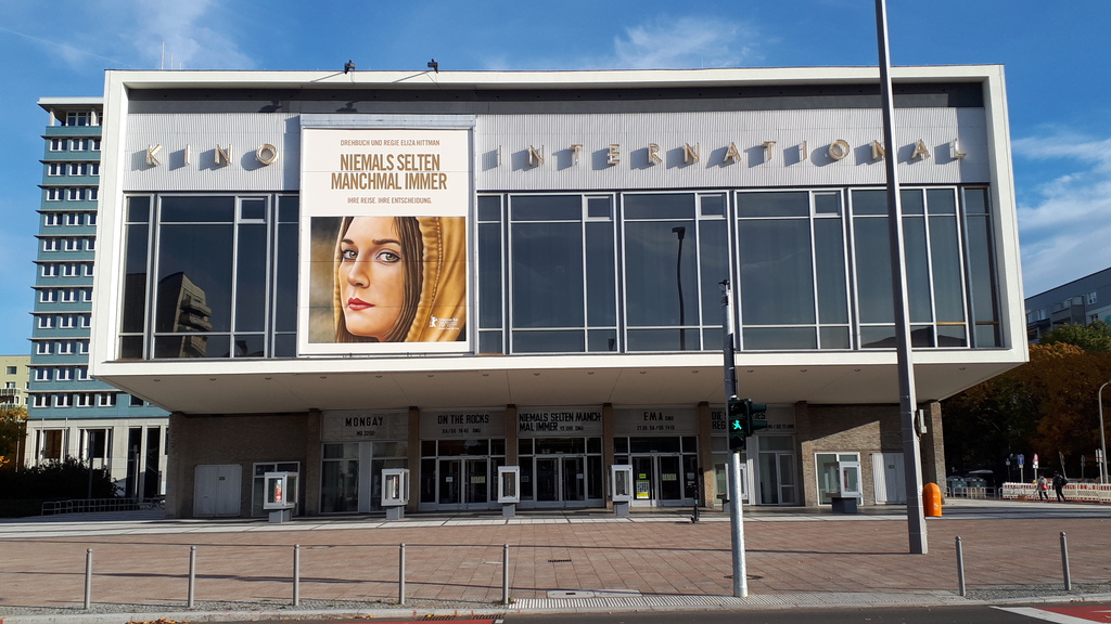 Kino International sul viale Karl Marx Allee