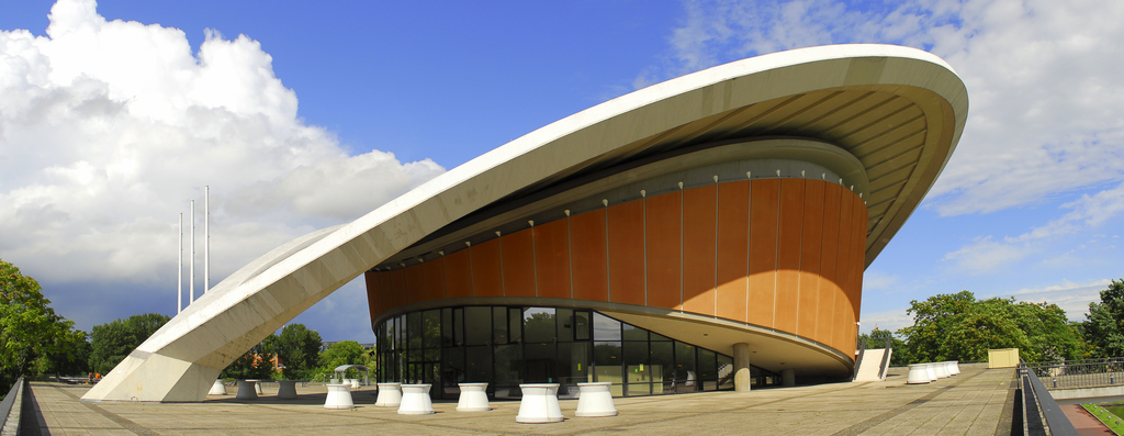 Haus der Kulturen der Welt, edificio soprannominato Ostrica incinta