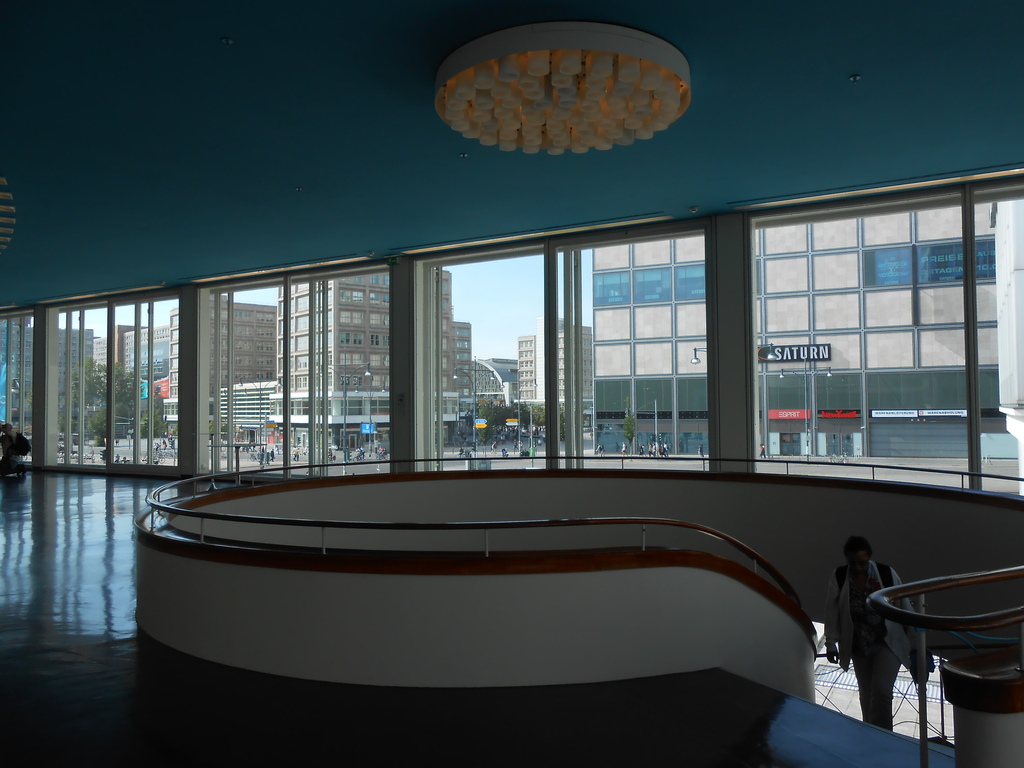 Interno dell'edificio Kongresshalle ad Alexanderplatz