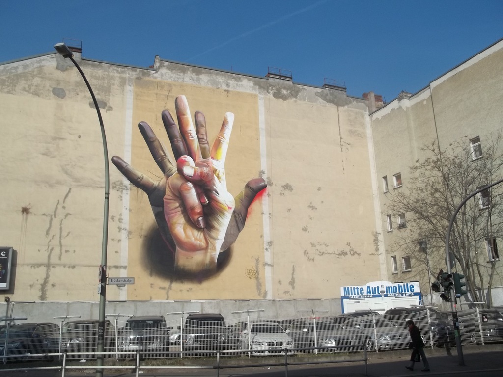 Murale su edificio a Berlino Mitte