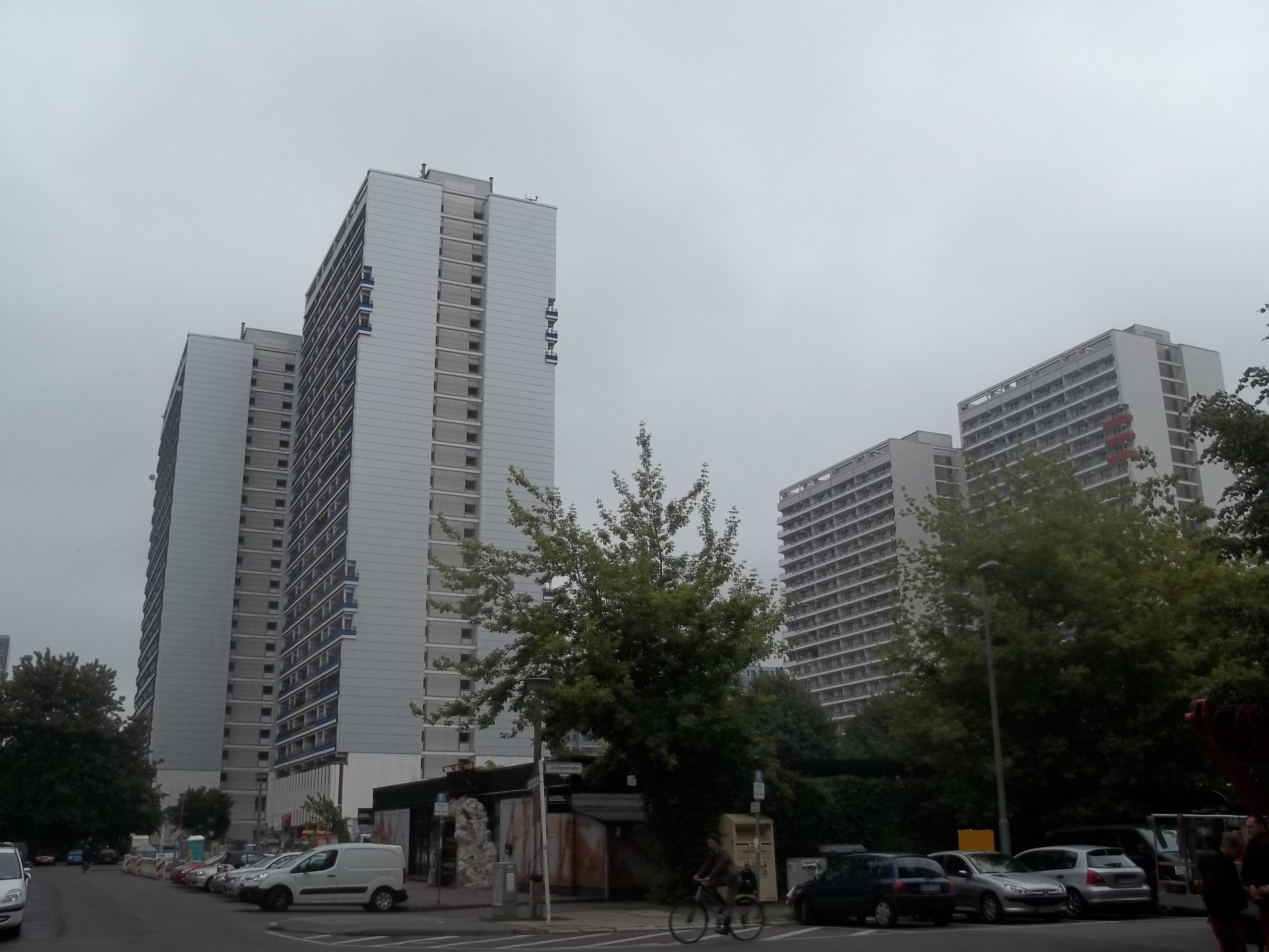 Gli edifici prefabbricati costruiti dalla DDR per coprire la vista sulla sede della sede della Axel Springer