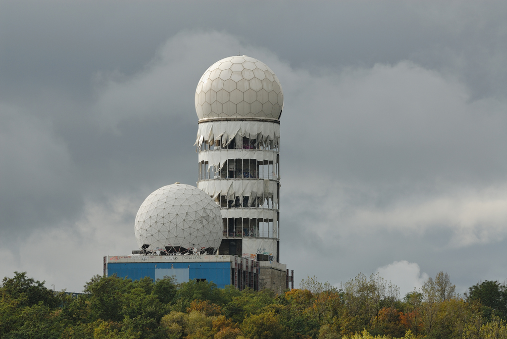 Vista sulla stazione di spionaggio americana sul Teufelsberg