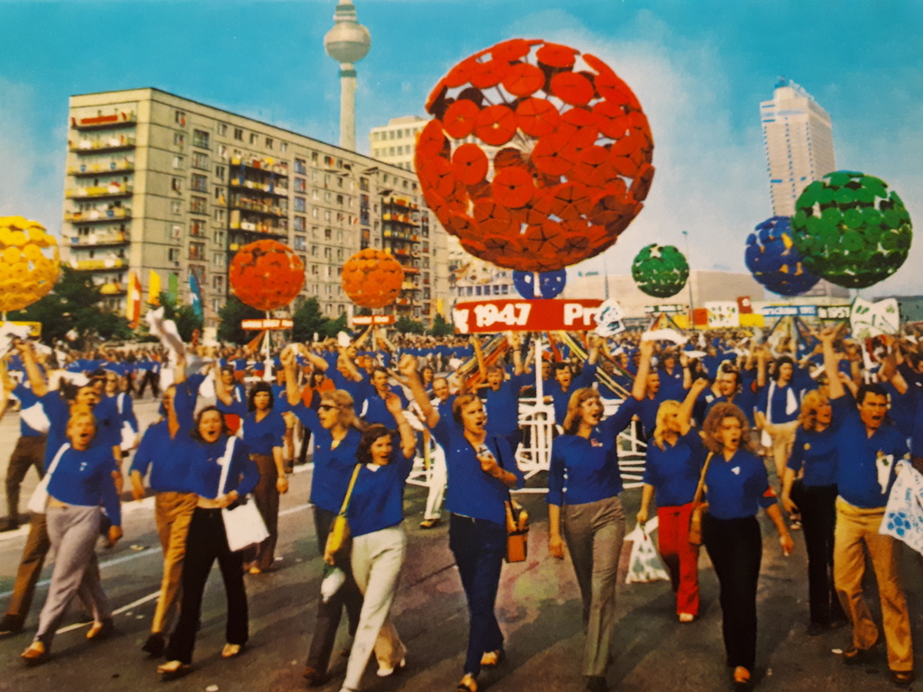 Una parata a Berlino est negli anni della DDR