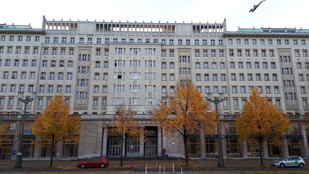 Scorcio del viale monumentale sovietico Karl Marx Allee