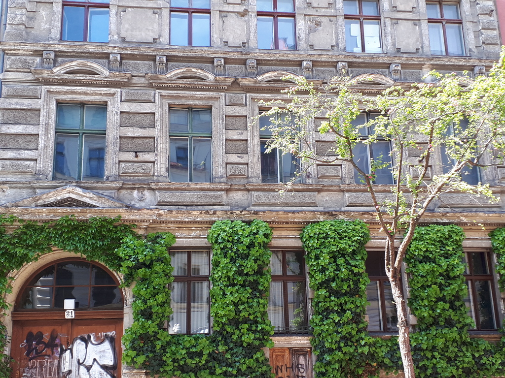 Kreuzberg, Berlino ovest, facciata di un palazzo non restaurata