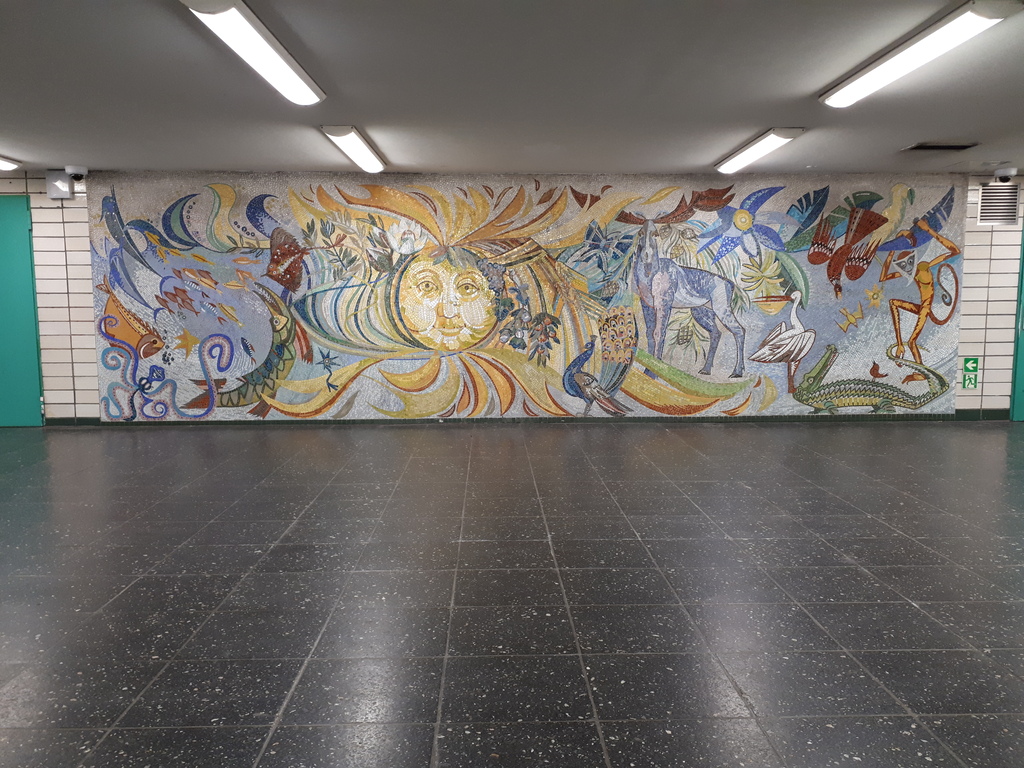 Mosaico all'interno della stazione della metropiltana Tierpark