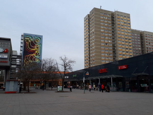 la piazza centrale del quartiere intorno al Tiepaprk