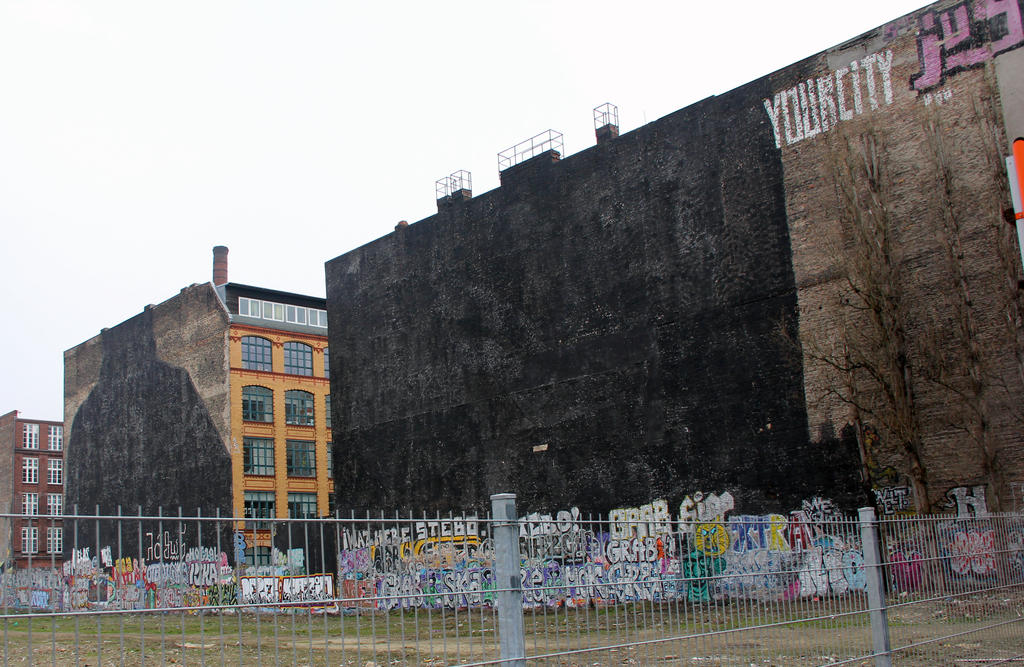 I due murales di Blu oscurati da lui stesso per protesta nel 2014