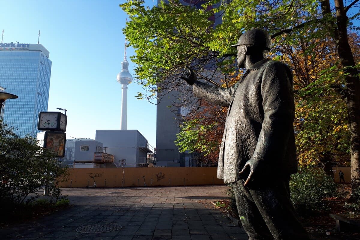 Bauarbeiter scultura Alexanderplatz