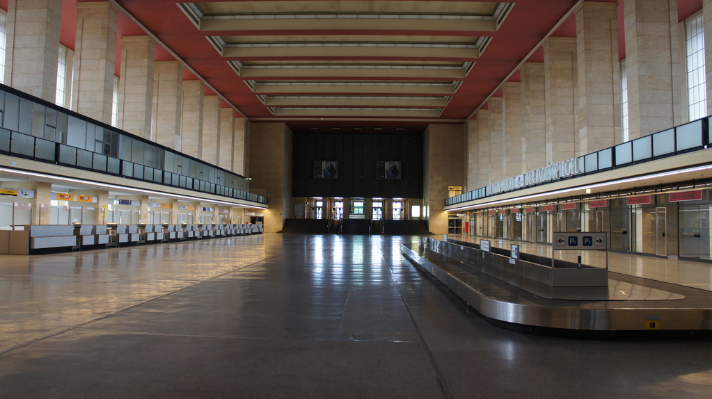 L'interno dell'ex aeroporto di Tempelhof