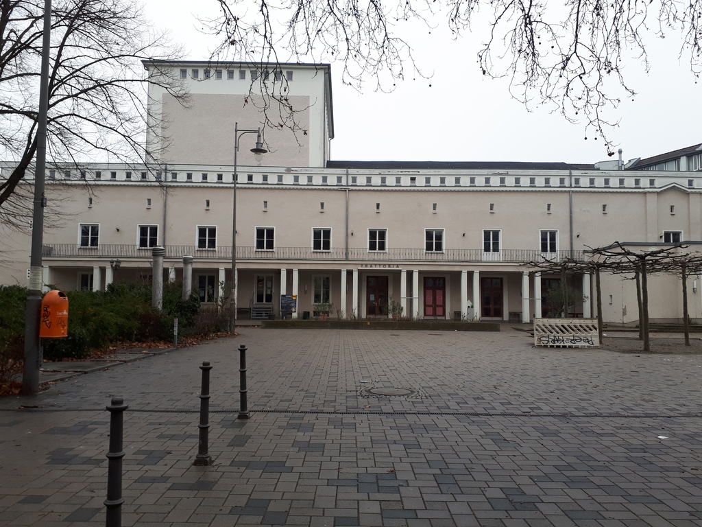 Il teatro costruito dai sovietici nel dopoguerra, soprannominato Russenoper