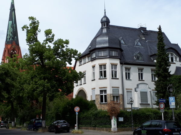 Tipiche ville del quartiere di Zehlendorf a ovest di Berlino