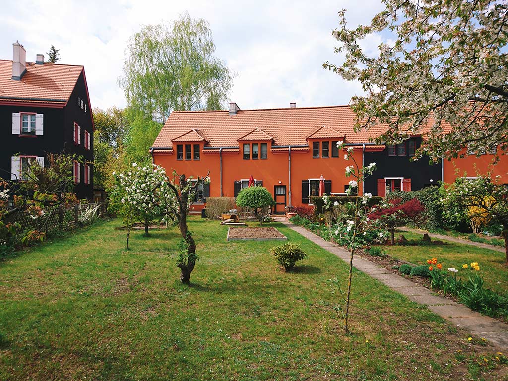 Le colorate case che fanno parte dell'insediamento residenziale Gartenstadt Falkenberg