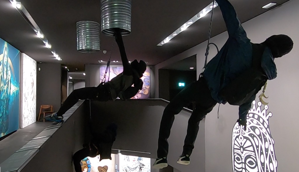 Installazione all'interno di Urban Nation, il museo della street art