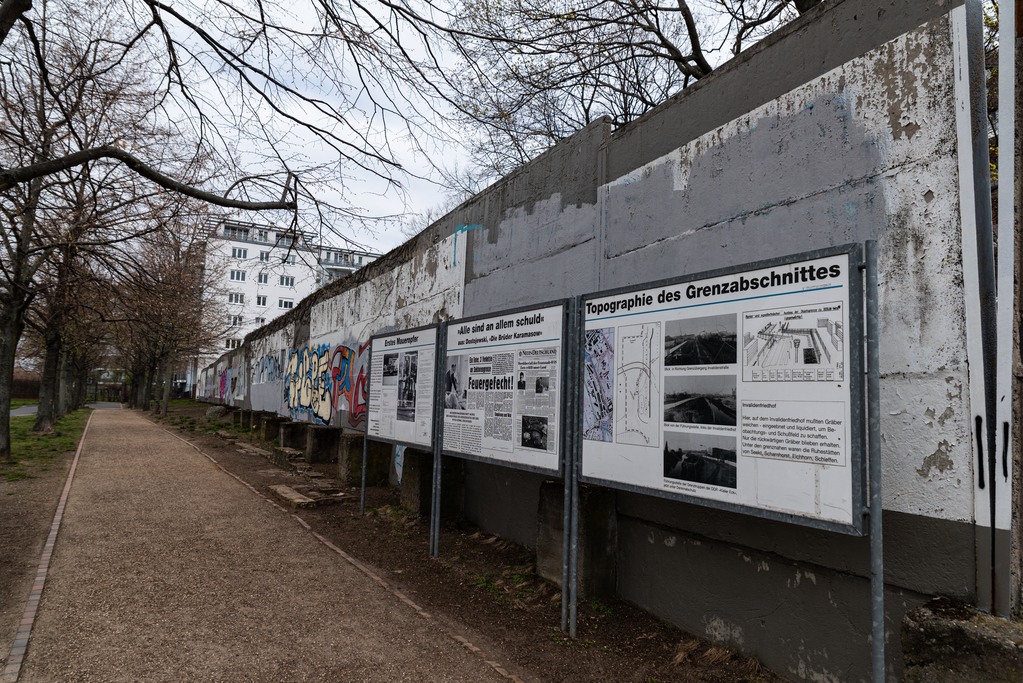 Cimitero di Inavlidenstrasse, parte dedicata in memoria al Muro di Berlino