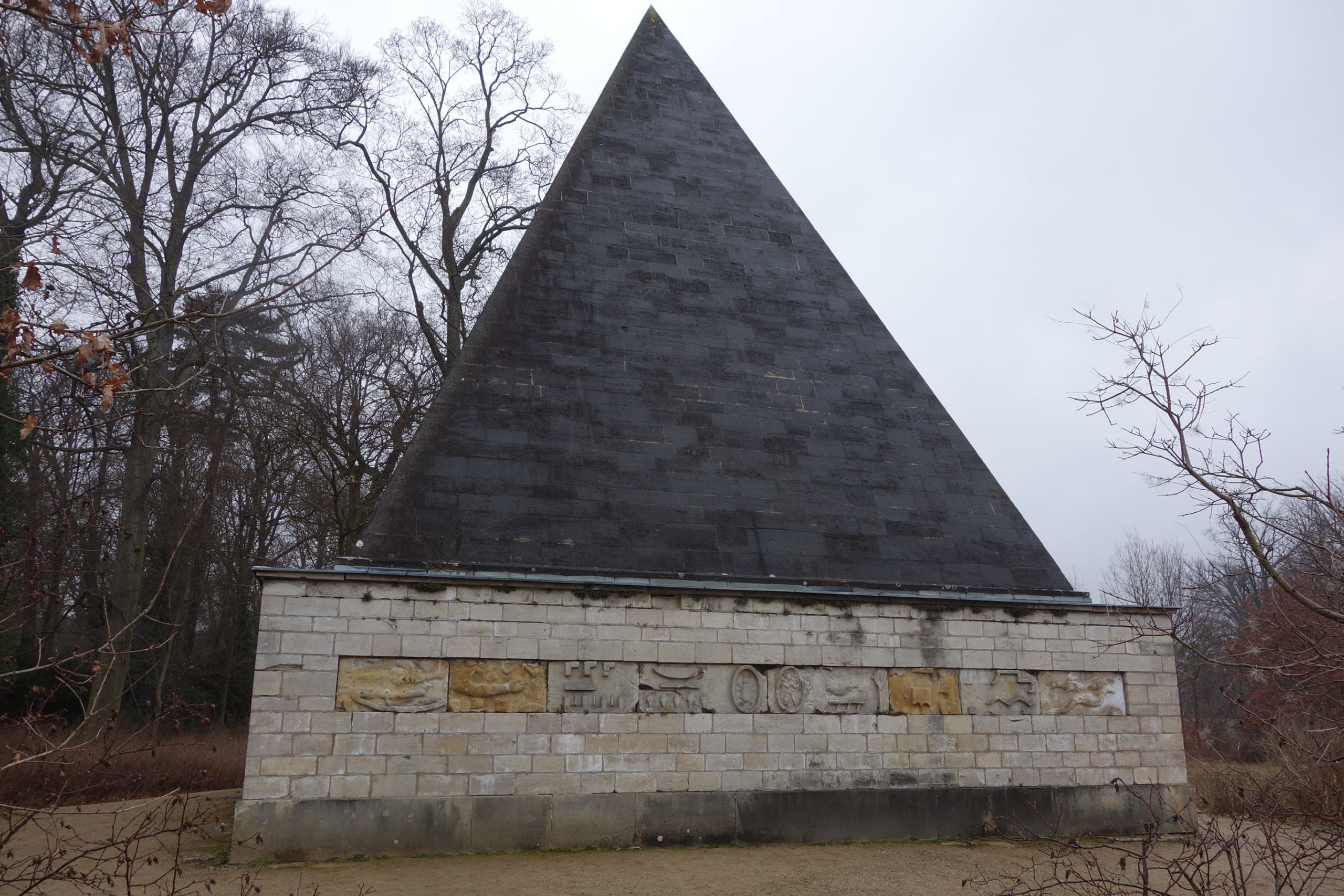 Potsdam Neuer Garten Piramide